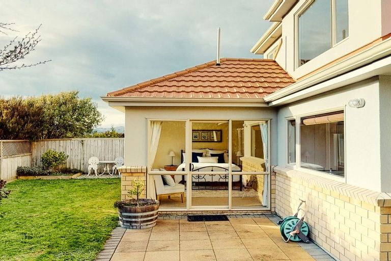 Photo of property in 17 Pendennis Point, Camborne, Porirua, 5026