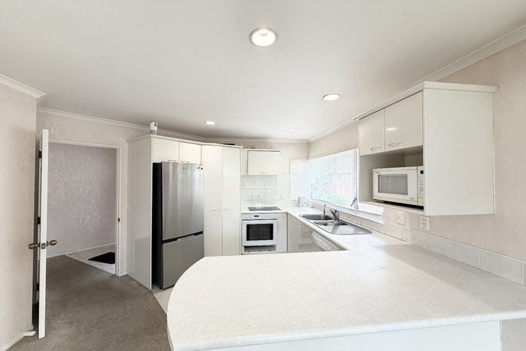 Photo of property in 180a Botany Road, Botany Downs, Auckland, 2010