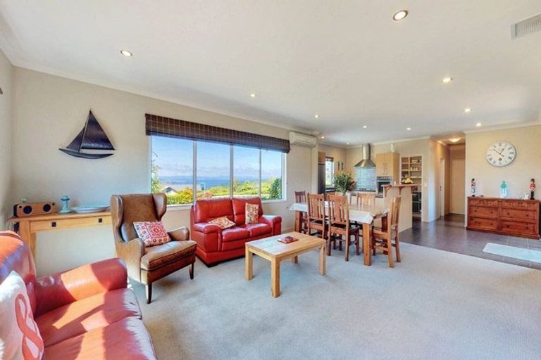 Photo of property in 63 Loch Views Road, Acacia Bay, Taupo, 3385