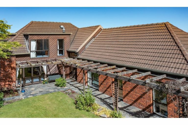 Photo of property in 30 Derenzy Place, Avonhead, Christchurch, 8042