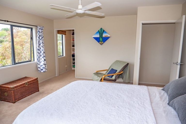 Photo of property in 44 Heretaunga Crescent, Cable Bay, 0420