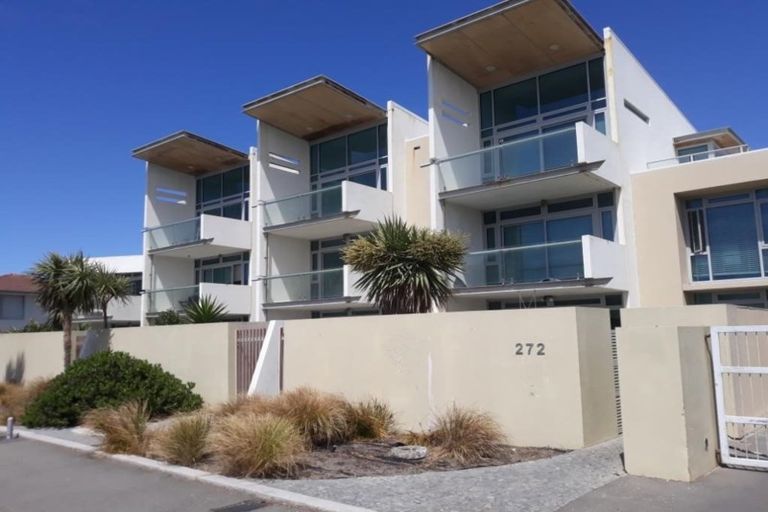 Photo of property in 2/272 Marine Parade, New Brighton, Christchurch, 8061