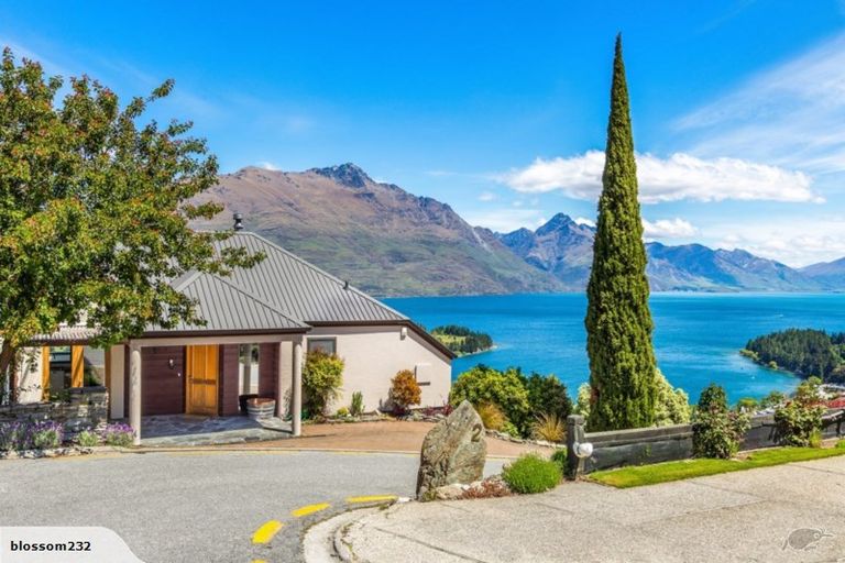 Photo of property in 5a Bolton Lane, Queenstown, 9300