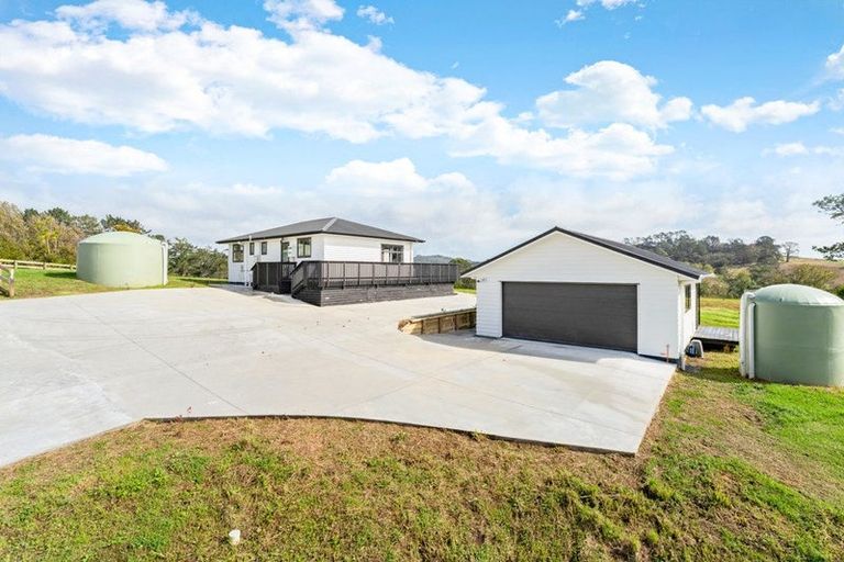 Photo of property in 233 Trigg Road, Kumeu, 0891