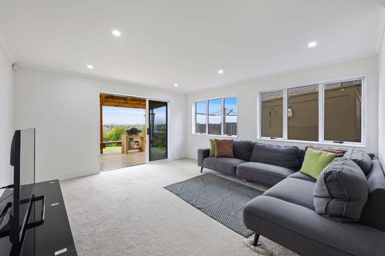 Photo of property in 85c Lake Panorama Drive, Henderson Valley, Auckland, 0614