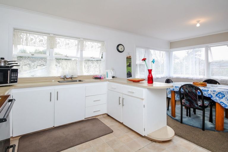 Photo of property in 22 Kingdale Road, Henderson, Auckland, 0610