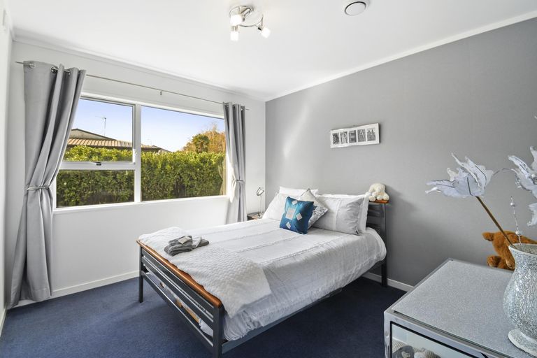 Photo of property in 44 Challen Close, Conifer Grove, Takanini, 2112