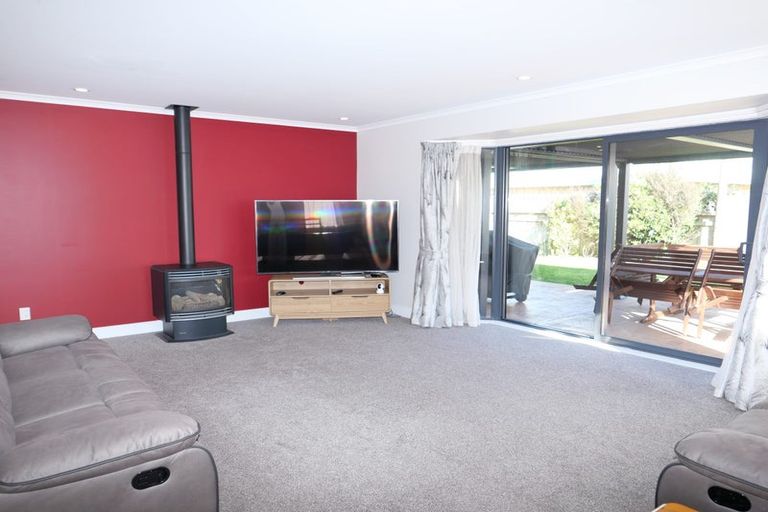 Photo of property in 68 Guildford Drive, Paraparaumu, 5032