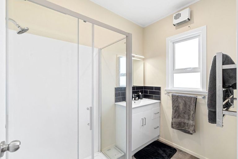 Photo of property in 75 Queen Street West, Levin, 5510