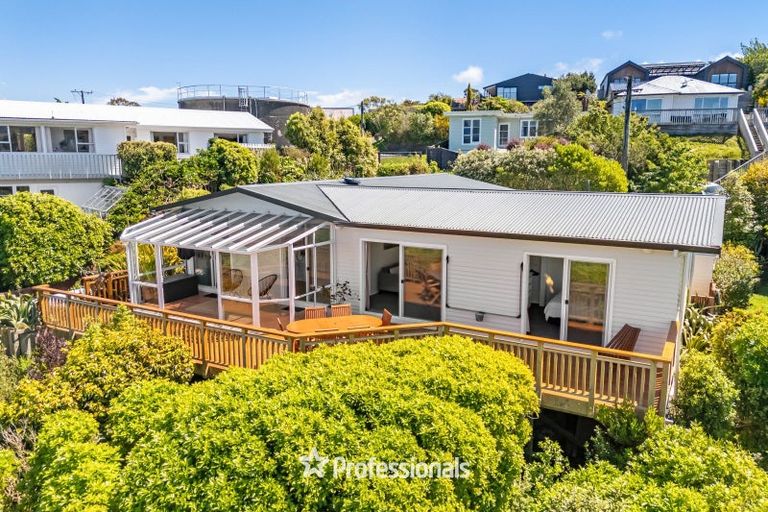 Photo of property in 127 Normandale Road, Normandale, Lower Hutt, 5010
