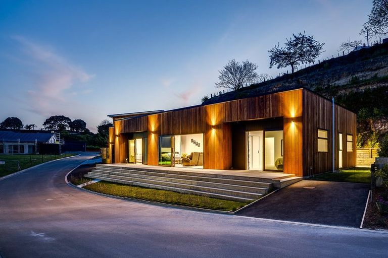 Photo of property in 91 Oak Road, Poraiti, Napier, 4112