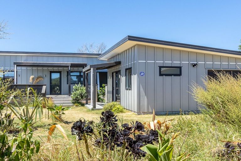 Photo of property in 35 Seagrass Place, Otaki Beach, Otaki, 5512