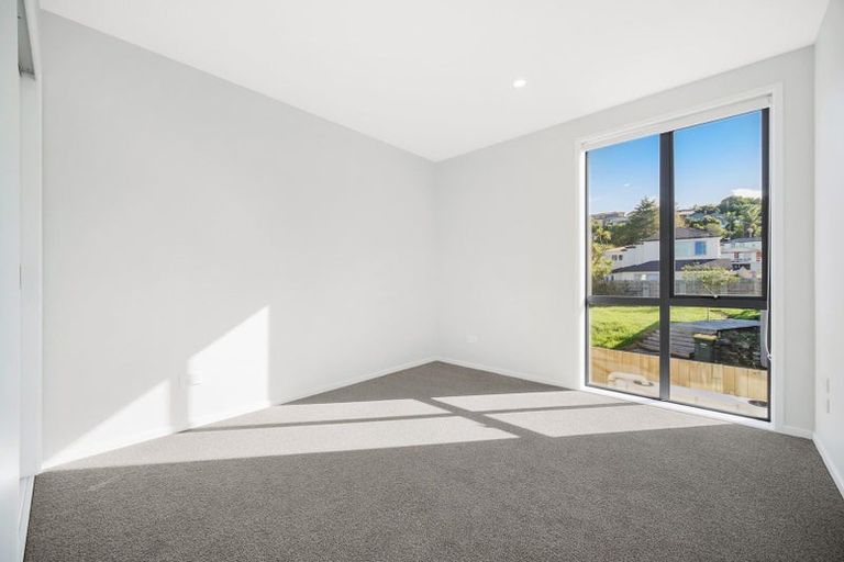 Photo of property in 7/31 Ayton Drive, Totara Vale, Auckland, 0629