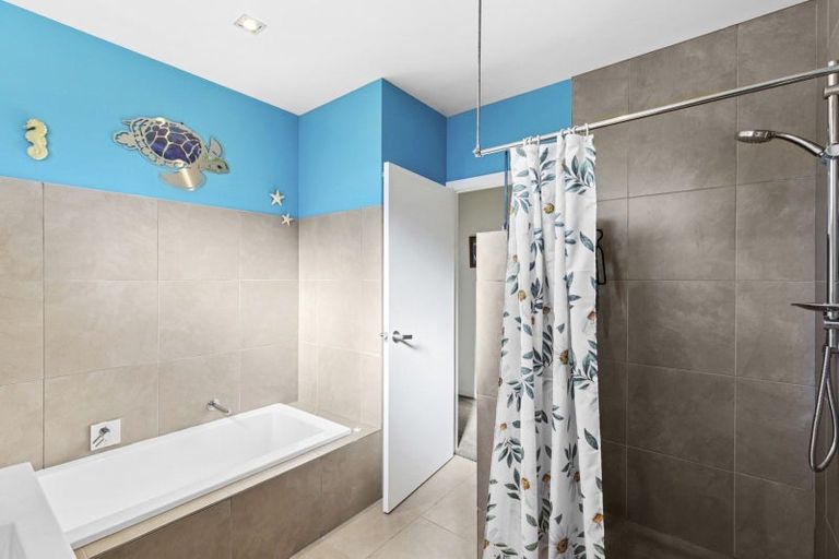 Photo of property in 83 Rob Roy Lane, Wanaka, 9305