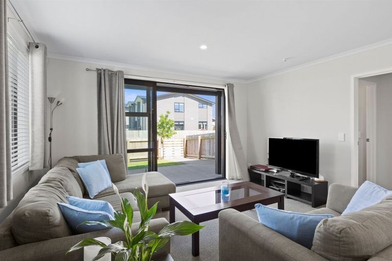 Photo of property in 11 Discovery Place, Marfell, New Plymouth, 4310