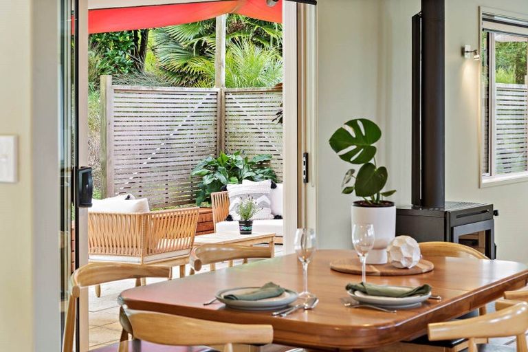 Photo of property in 24 Gavinike Place, Waimauku, 0812