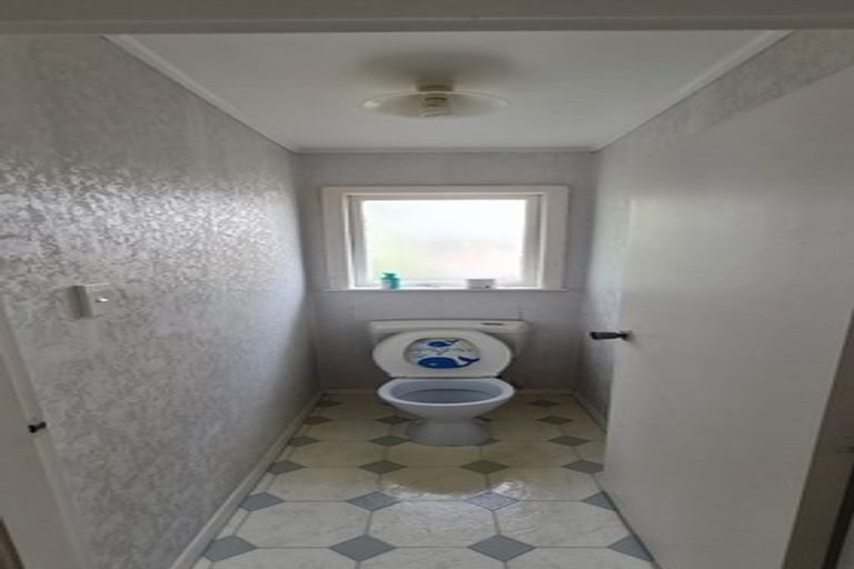 Photo of property in 72 Stewart Drive, Newlands, Wellington, 6037