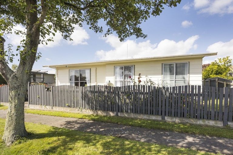 Photo of property in 1/17 Apollo Parade, Milson, Palmerston North, 4414