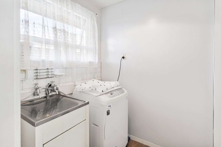 Photo of property in 25 Camelia Place, Islington, Christchurch, 8042