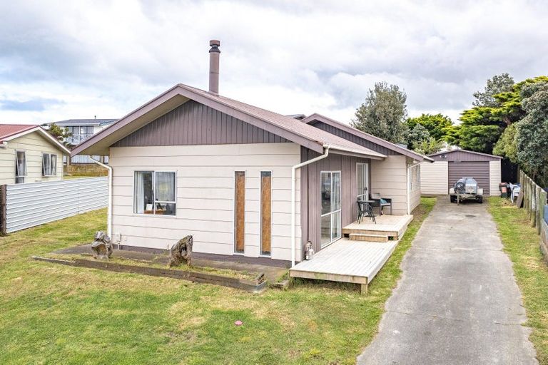 Photo of property in 20 Karyn Street, Castlecliff, Whanganui, 4501