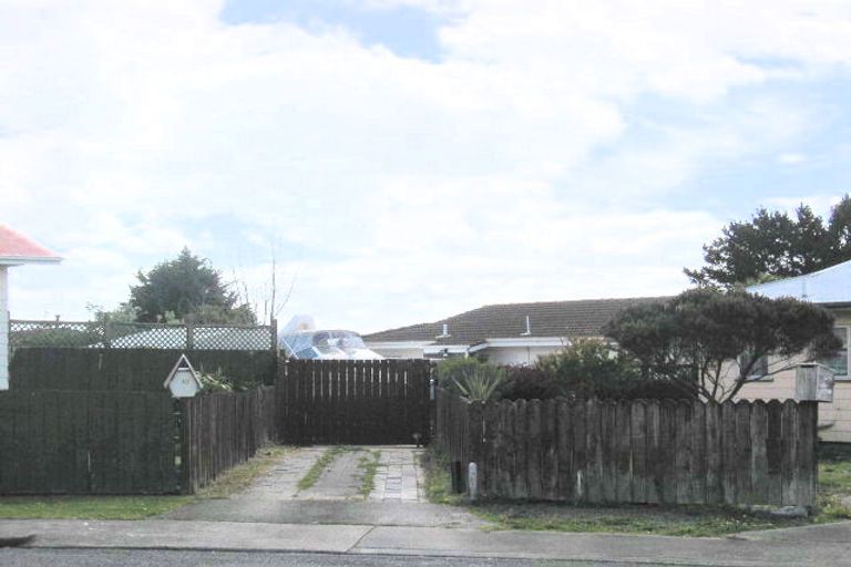 Photo of property in 12 Balwyn Place, Clendon Park, Auckland, 2103