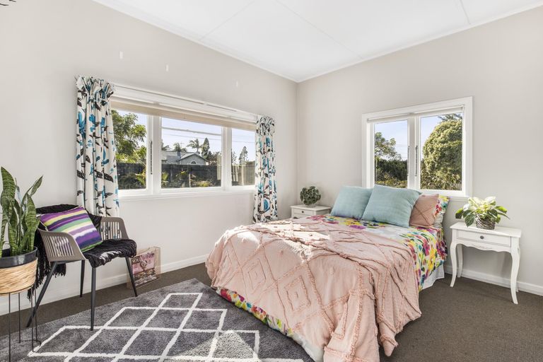 Photo of property in 96 Harris Street, Pukekohe, 2120