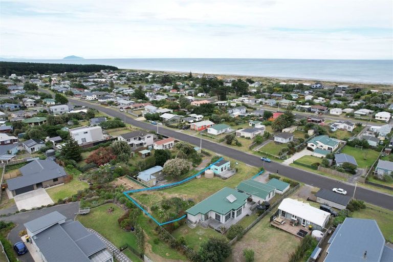 Photo of property in 82 Kahukura Avenue, Waitarere Beach, Levin, 5510