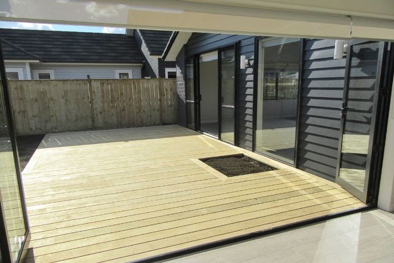 Photo of property in 10 Brumbie Way, Karaka, Papakura, 2113