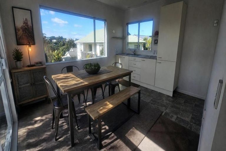 Photo of property in 11 Jean Place, Stanmore Bay, Whangaparaoa, 0932