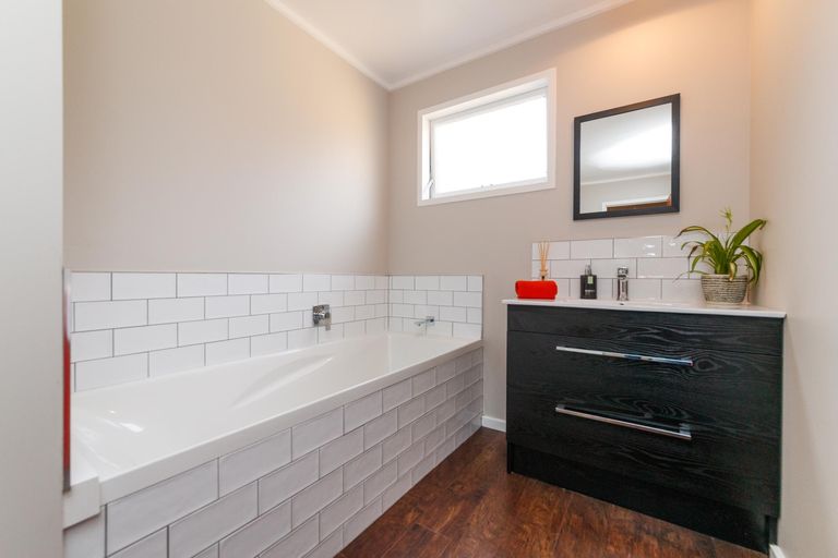 Photo of property in 649 Aokautere Drive, Aokautere, Palmerston North, 4471