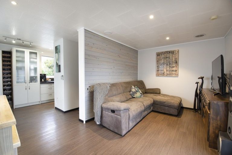 Photo of property in 1/11 Hetley Crescent, Taradale, Napier, 4112