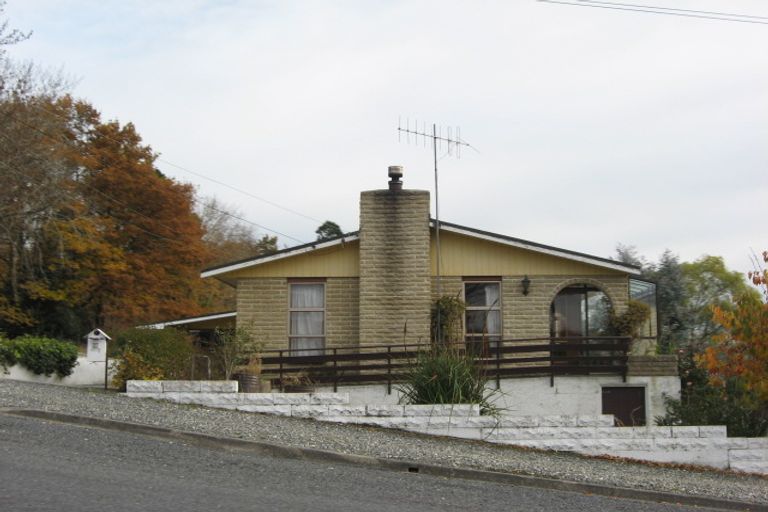 Photo of property in 16 Peel Street, Lawrence, 9532