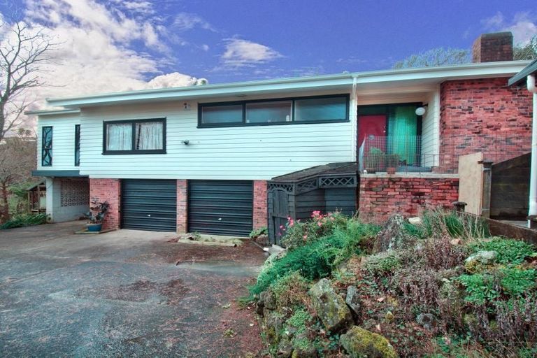 Photo of property in 27 Atkinson Road, Titirangi, Auckland, 0604