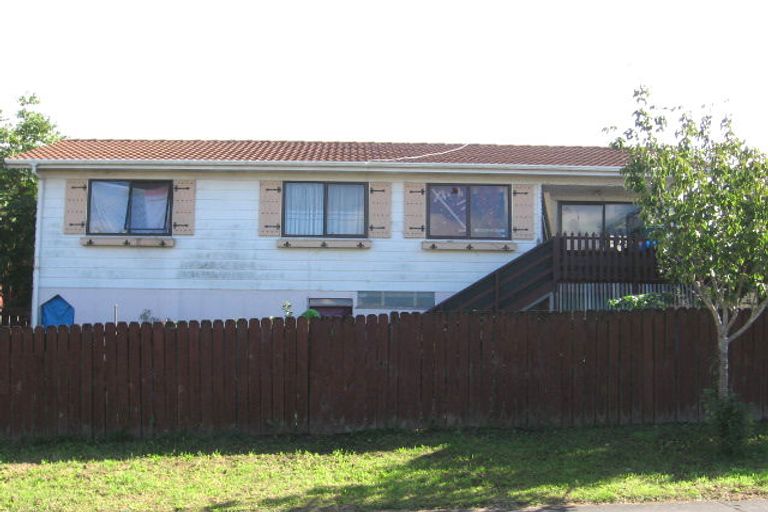 Photo of property in 15 Chislehurst Street, Henderson, Auckland, 0612