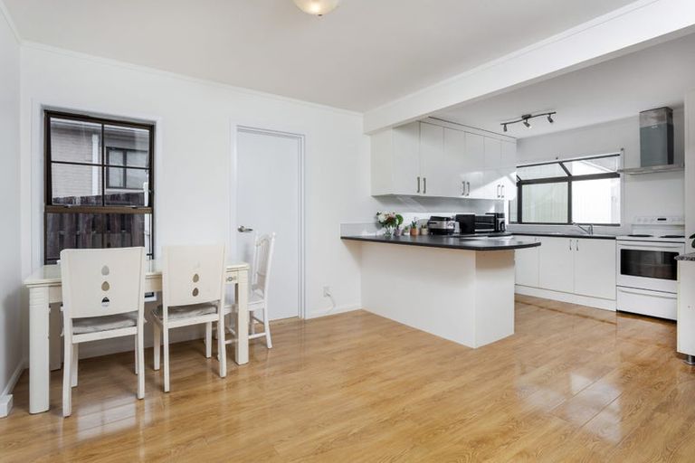 Photo of property in 2/189 Onewa Road, Birkenhead, Auckland, 0626