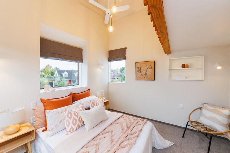 Photo of property in 25 Heathcote Place, Fitzherbert, Palmerston North, 4410