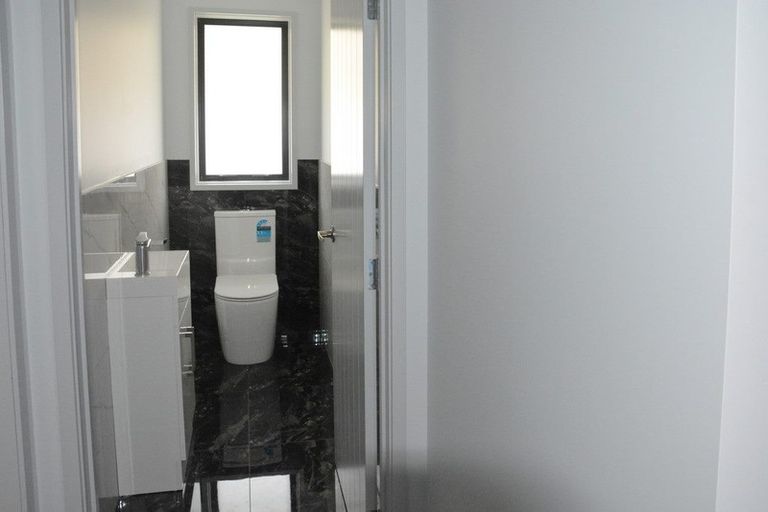 Photo of property in 3 Frederick Place, Whalers Gate, New Plymouth, 4310