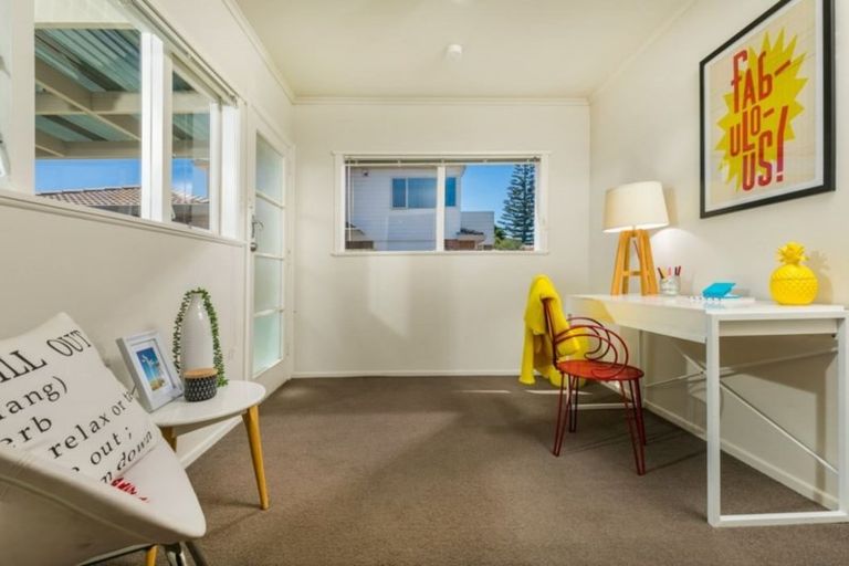 Photo of property in 1/124 Chivalry Road, Glenfield, Auckland, 0629