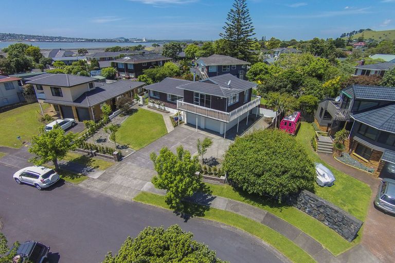 Photo of property in 14 Claresholm Place, Mangere Bridge, Auckland, 2022