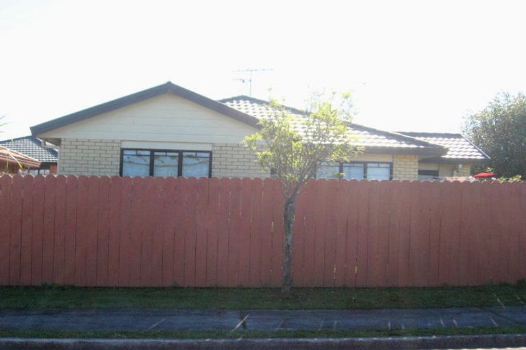 Photo of property in 1 Belleek Close, Weymouth, Auckland, 2103