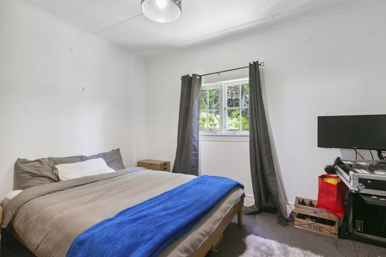 Photo of property in 66 Kelburn Parade, Kelburn, Wellington, 6012