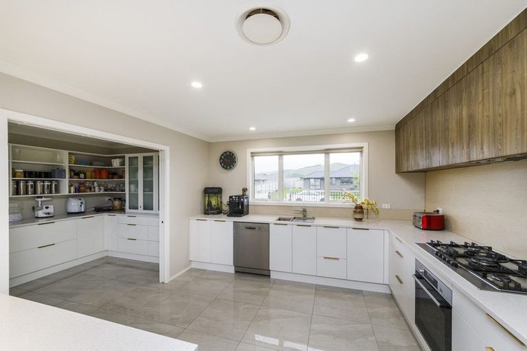 Photo of property in 6 Cyprus Place, Fitzherbert, Palmerston North, 4410