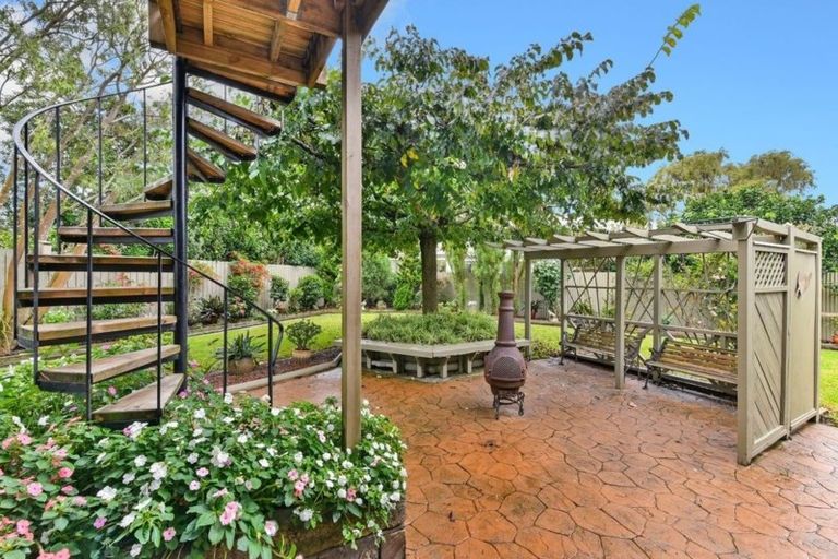 Photo of property in 19 Taihiki Road, Clarks Beach, 2122