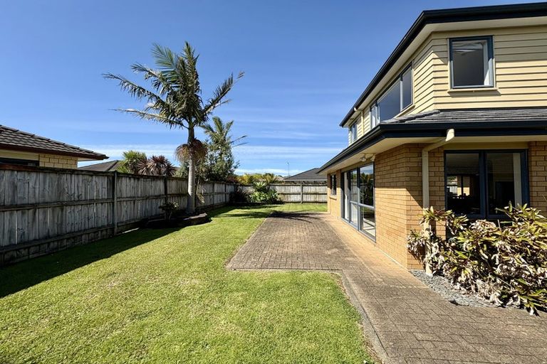 Photo of property in 6 Bellshill Close, Wattle Downs, Auckland, 2103