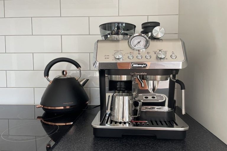 Photo of property in 2 Ara Paripari, Tawa, Wellington, 5028