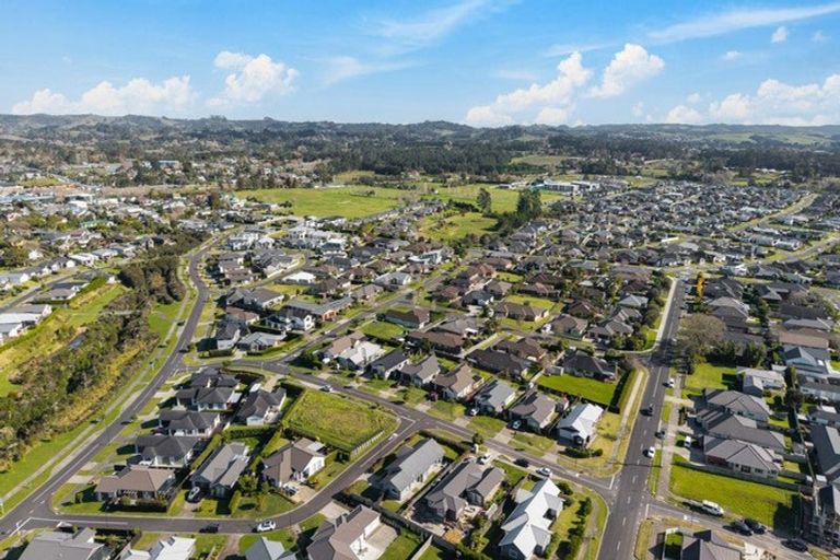 Photo of property in 5 Aro Mato Place, Huapai, Kumeu, 0810