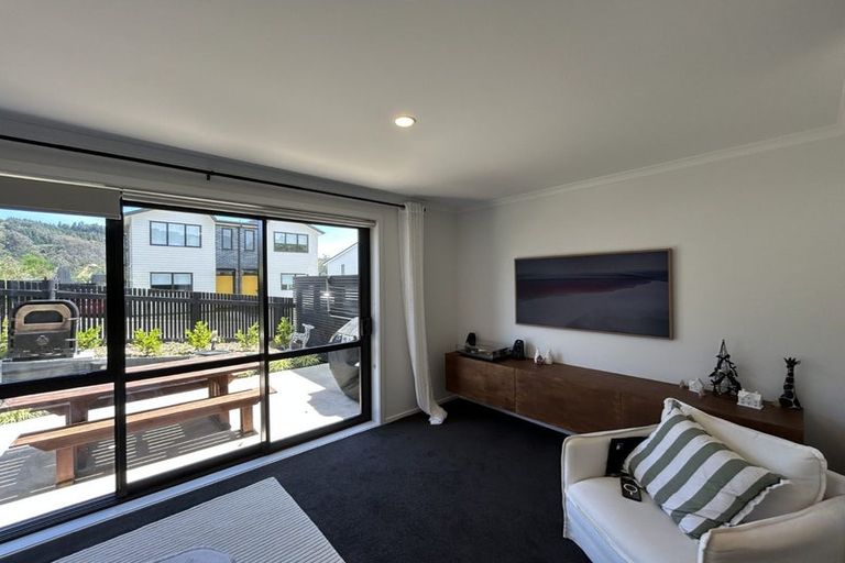 Photo of property in 20 Oakum Road, Whitby, Porirua, 5024