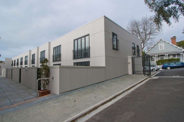 Photo of property in 74 Salamanca Road, Sunnynook, Auckland, 0620