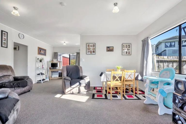 Photo of property in 16 Southview Place, Wattle Downs, Auckland, 2102