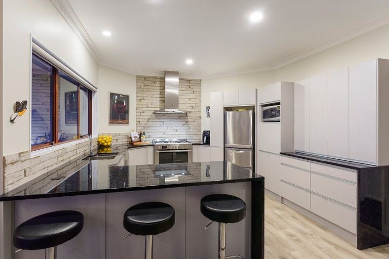 Photo of property in 11 Island View Terrace, Waikanae Beach, Waikanae, 5036